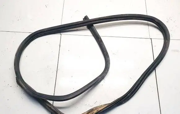 Dodge Caliber Trunk rubber seal (body) 