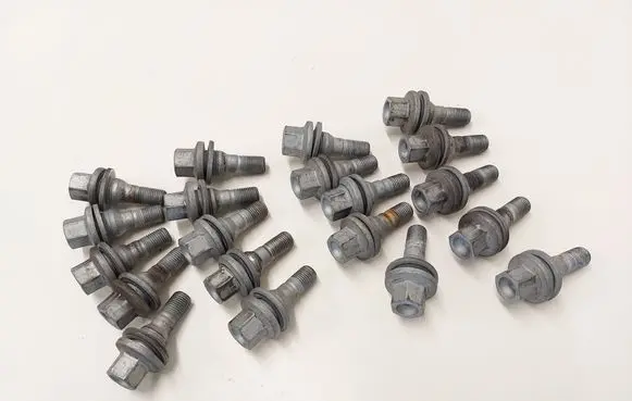 Opel Astra L Nuts/bolts 