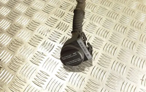 Mercedes-Benz B W245 Oil fill pipe A6400100369