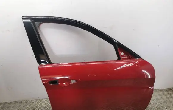 Alfa Romeo Giulia Front door