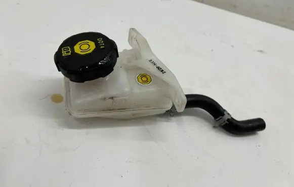 Brake fluid reservoir
