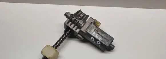BMW 5 E60 E61 Seat adjustment motor 0390201994 8316633
