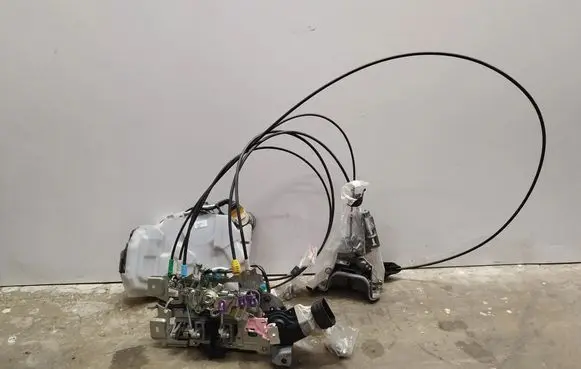Toyota Sienna XL40 IV Sliding door motor 6908008120A0 6908008120