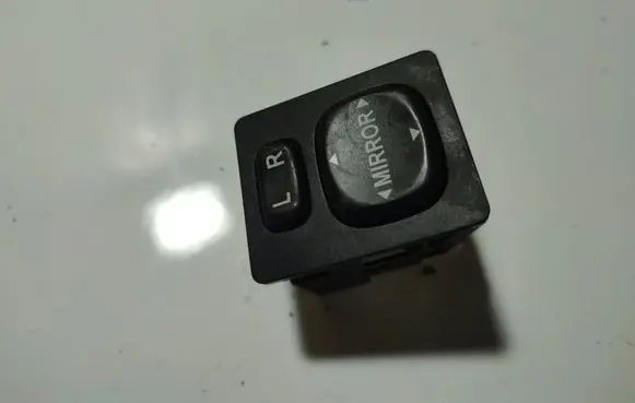 Toyota Yaris Wing mirror switch 769746D