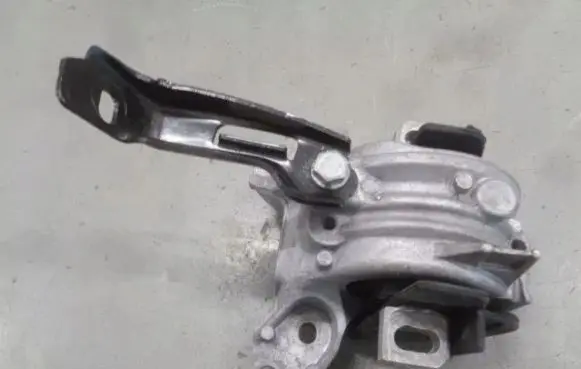 Peugeot 508 Engine mount vacuum valve 