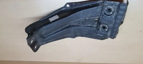 BMW 4 F32 F33 Fender mounting bracket 7426590