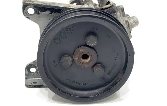 BMW 5 E60 E61 Power steering pump 7693974