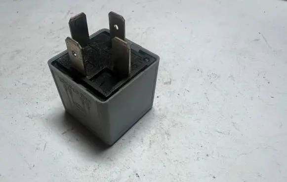 Seat Leon (1P) Other relay 8D0951253A V23134B52X301