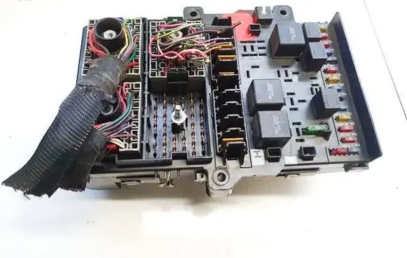 Chrysler Voyager Fuse box set P4707794 T-BQJ135620544