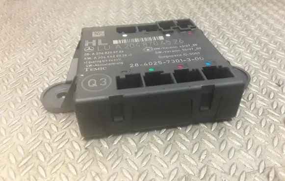 Mercedes-Benz C W204 Door control unit/module 2048704526