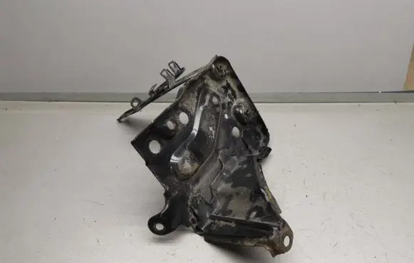 Toyota Yaris Battery tray 
