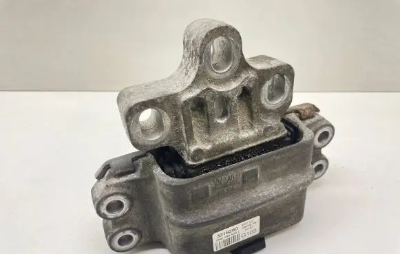 Volkswagen Tiguan Engine mount bracket 5N0199555L