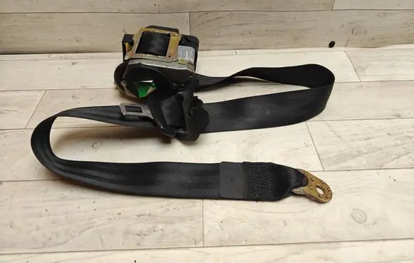 Volkswagen PASSAT B5.5 Front seatbelt 3B1857706D