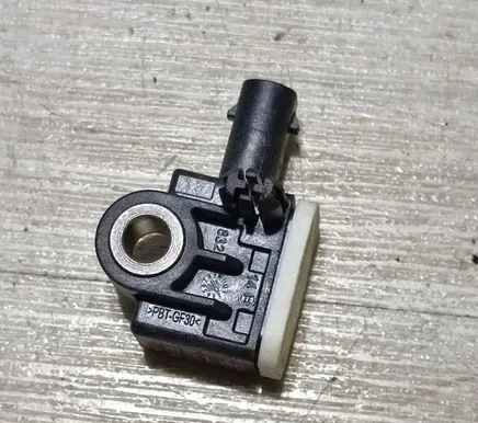 Mercedes-Benz CLA C117 X117 W117 Airbag deployment crash/impact sensor A1668210151 56054085AA