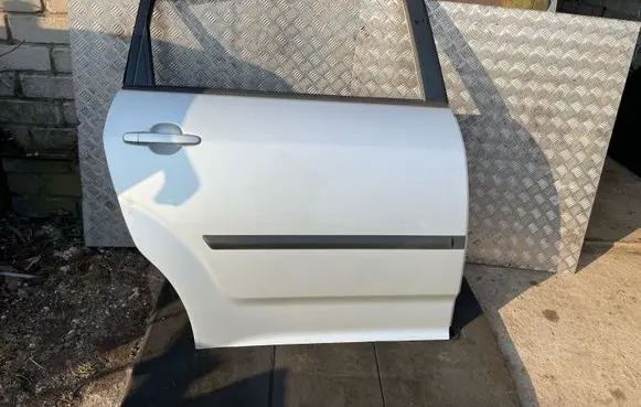 Toyota Corolla Verso AR10 Rear door 