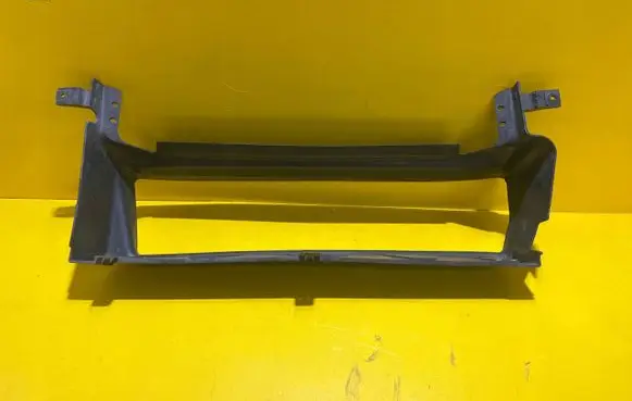Volvo C30 Intercooler air guide/duct channel 30678374