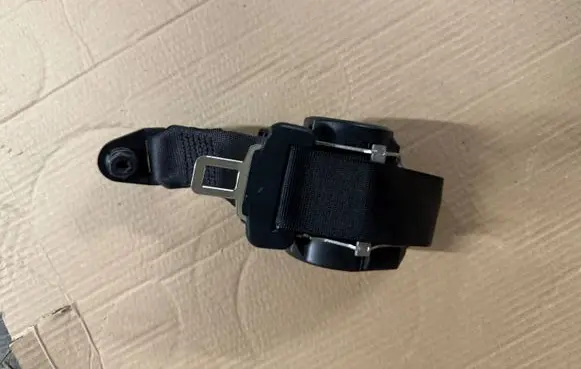 Rear seatbelt