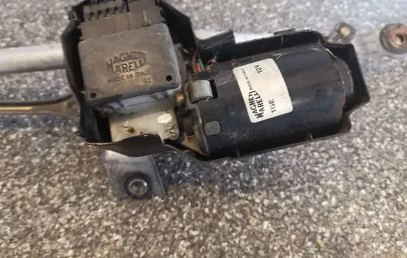 Fiat Punto (176) Wiper motor