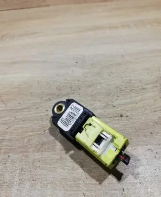 Toyota Auris 150 Airbag deployment crash/impact sensor 8983102060