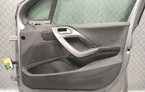 Peugeot 2008 II Front door card panel trim