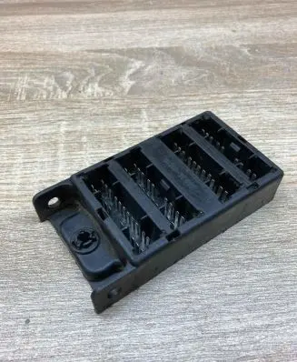 KIA Sorento Fuse module 913103E810