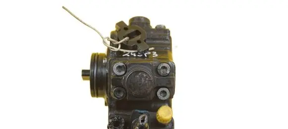Opel Corsa E Fuel injection high pressure pump 0445010426 B13DTE