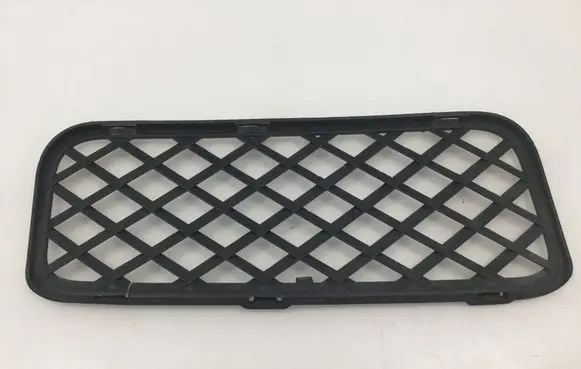 Volkswagen Touareg I Front bumper lower grill 7L6853676
