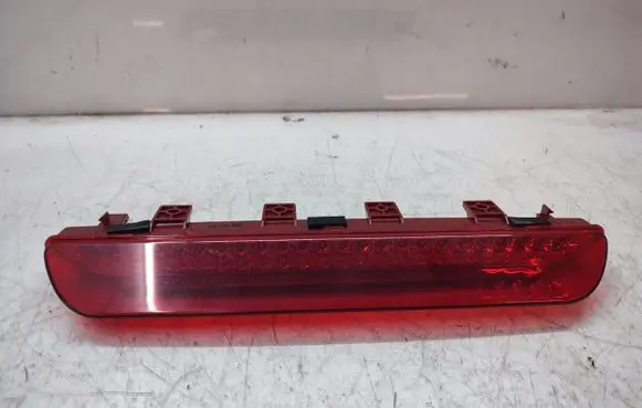 KIA Sportage Third/center stoplight