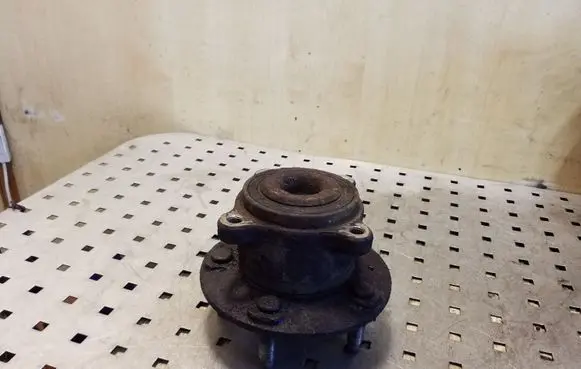 Opel Zafira C Rear wheel hub