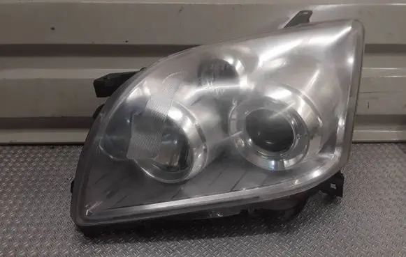 Toyota Avensis T250 Headlight/headlamp 