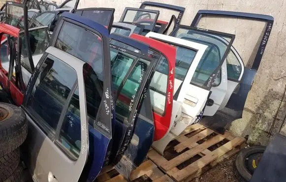 KIA Sephia Rear door