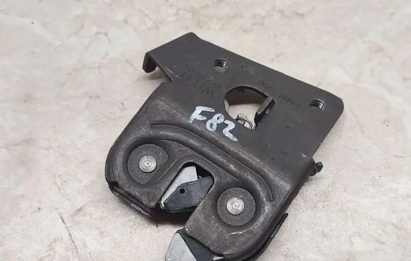 BMW M4 F82 F83 Seat back rest lock catch 7112863 52207112863