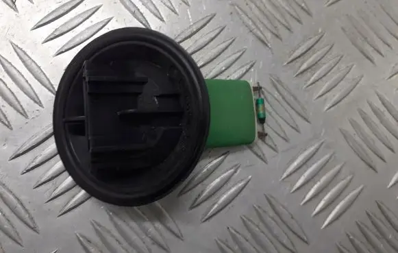 Skoda Fabia Mk2 (5J) Heater blower fan relay 