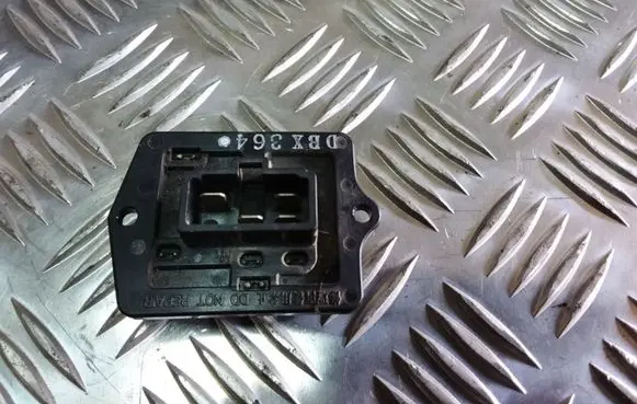 Mitsubishi Pajero Heater blower motor/fan resistor DBX364