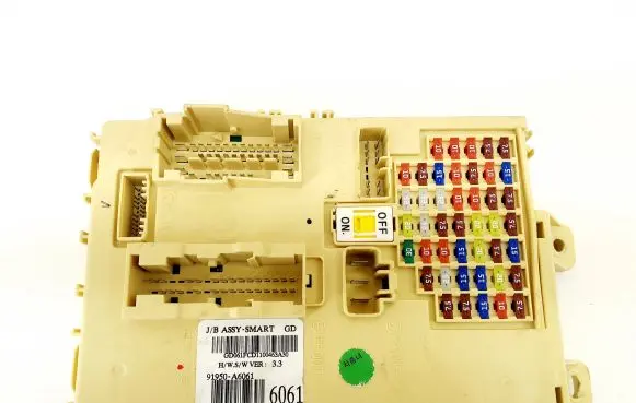 Hyundai i30 Fuse module 91950A6061