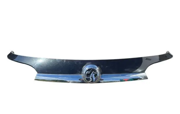 Tailgate trim
