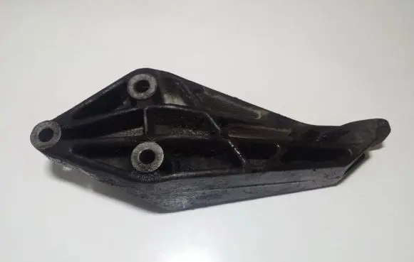 Opel Vectra B Engine mounting bracket