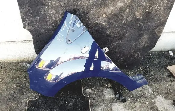 Renault Twingo II Fender DV460