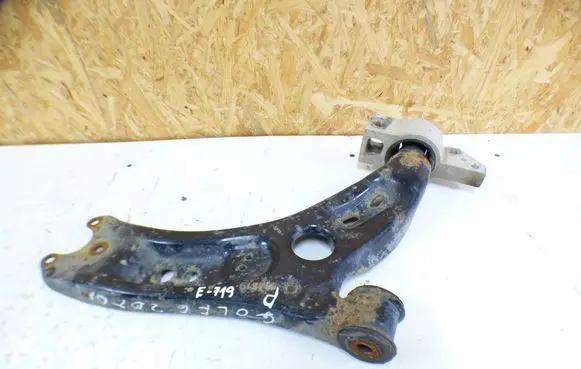 Volkswagen Golf VI Front lower control arm/wishbone 