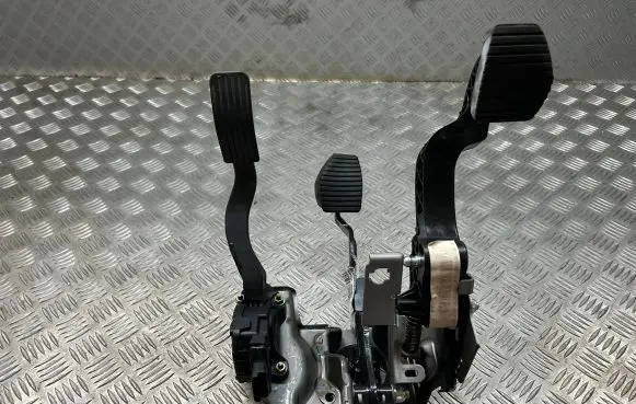 Peugeot 2008 I Pedal assembly 