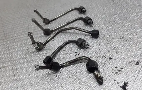 Fuel injector supply line/pipe