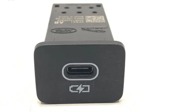 Land Rover Range Rover Evoque L551 USB socket connector R8A219010BB