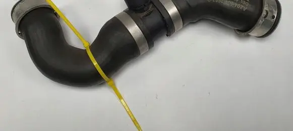 Mercedes-Benz C W204 Engine coolant pipe/hose A2045012682