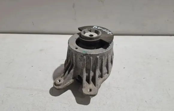 Mercedes-Benz C W205 Engine mount bracket A2052406717