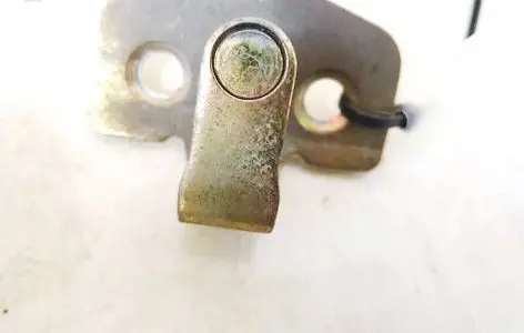 Opel Vectra B Front door lock loop/hook striker 