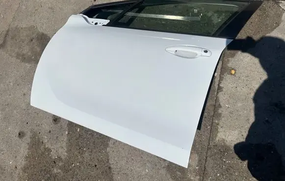 Peugeot 208 I Front door