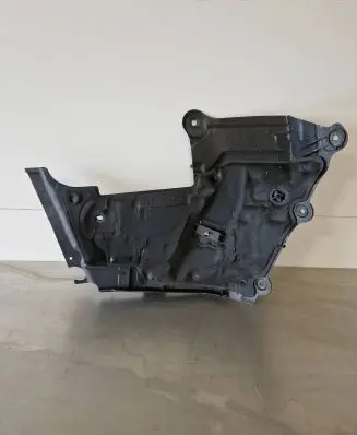 Mercedes-Benz C W205 Other engine bay part A2056200140