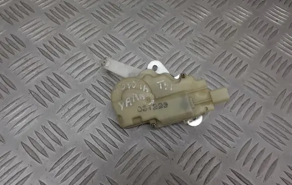 Toyota Yaris Central body control module 031223