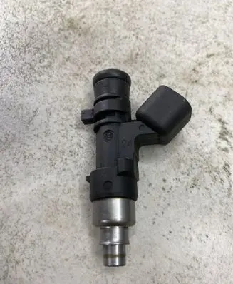 Volvo V50 Fuel injector 8653891