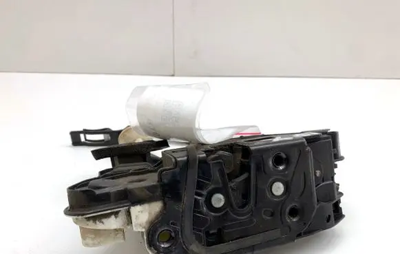 Volkswagen Golf VII Front door lock 5K1837015D